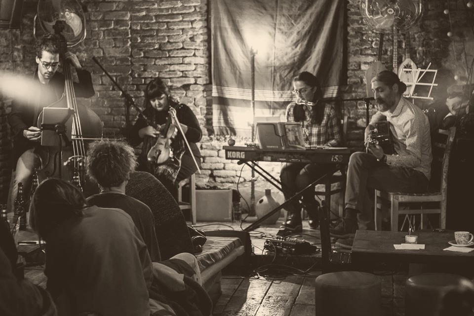 Stumari performing live